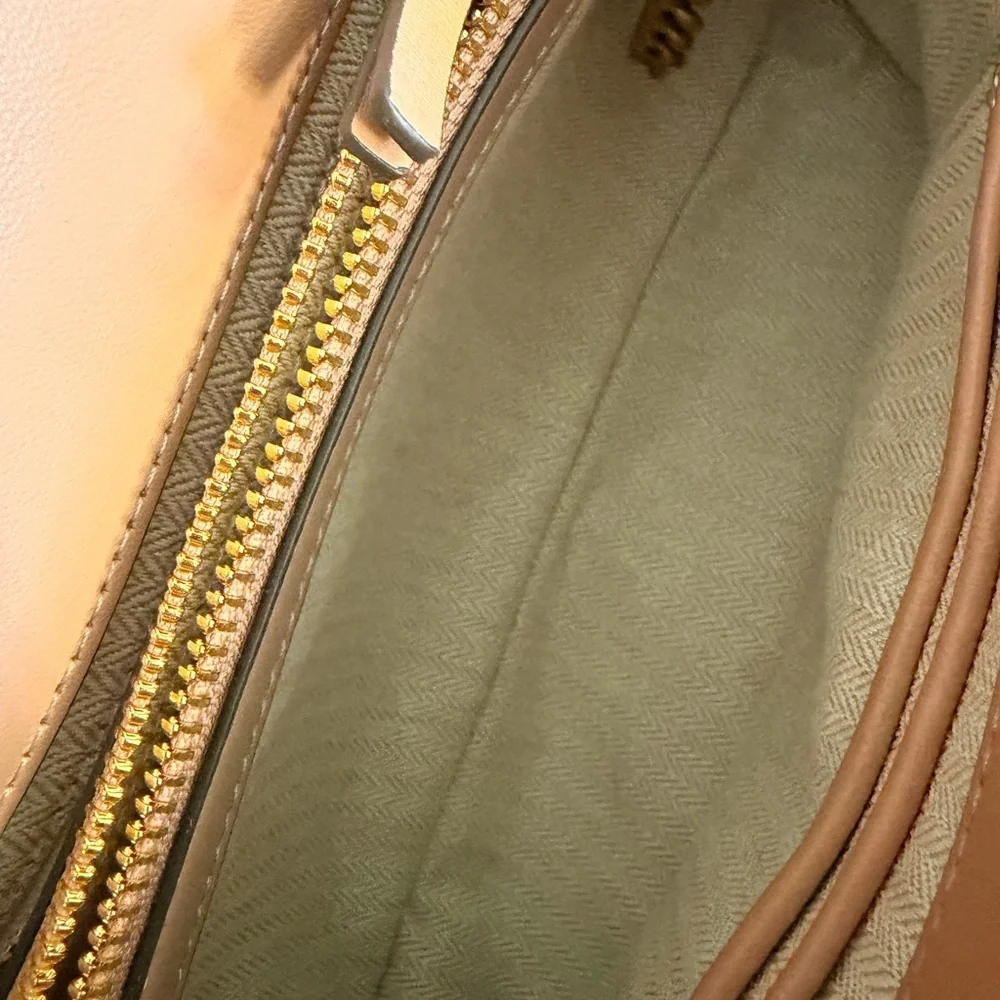 NWOT Tory Burch Kira Chevron Quilted Leather Convertible Bag Meadow Sweet